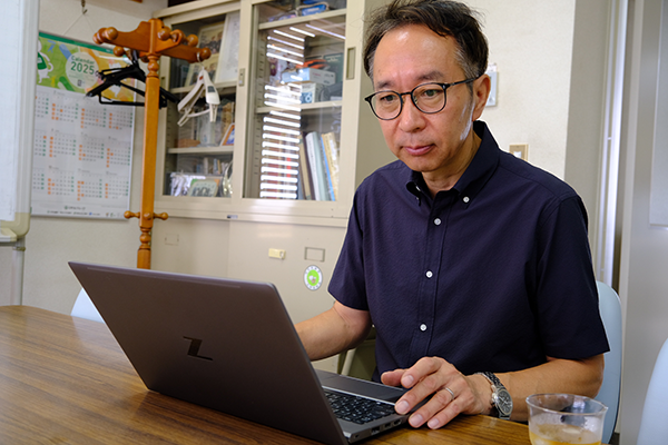 メールや紙での管理による属人的な管理…の画像1
